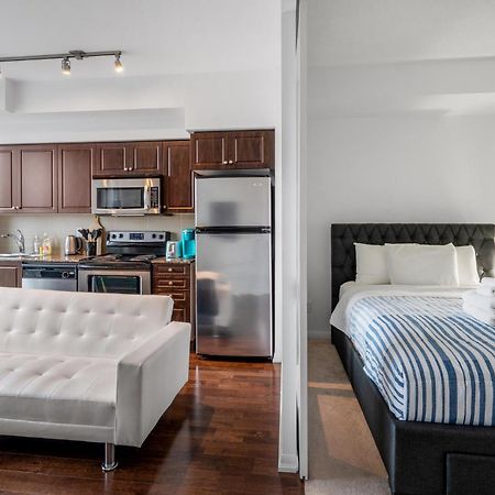 Downtown Toronto 1 Bdrm Condo With Parking And Views Екстериор снимка