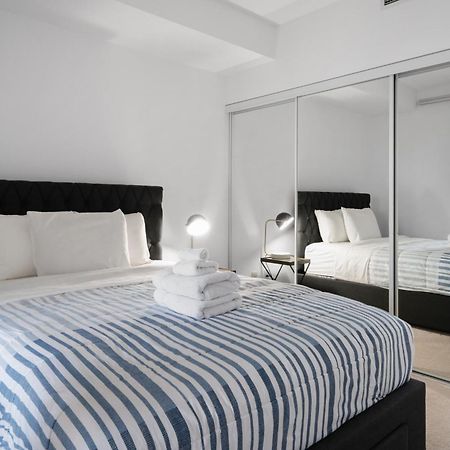 Downtown Toronto 1 Bdrm Condo With Parking And Views Екстериор снимка