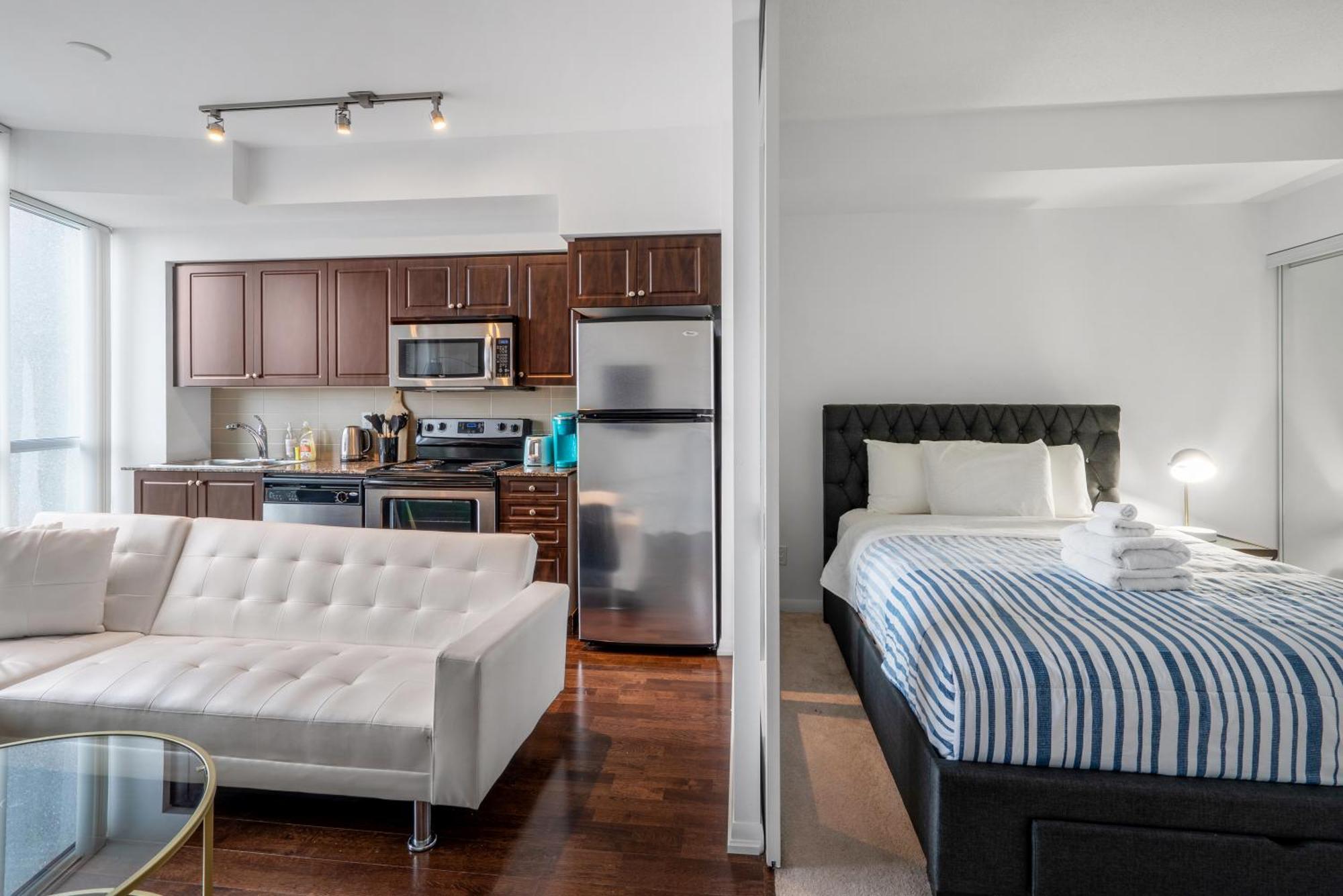 Downtown Toronto 1 Bdrm Condo With Parking And Views Екстериор снимка