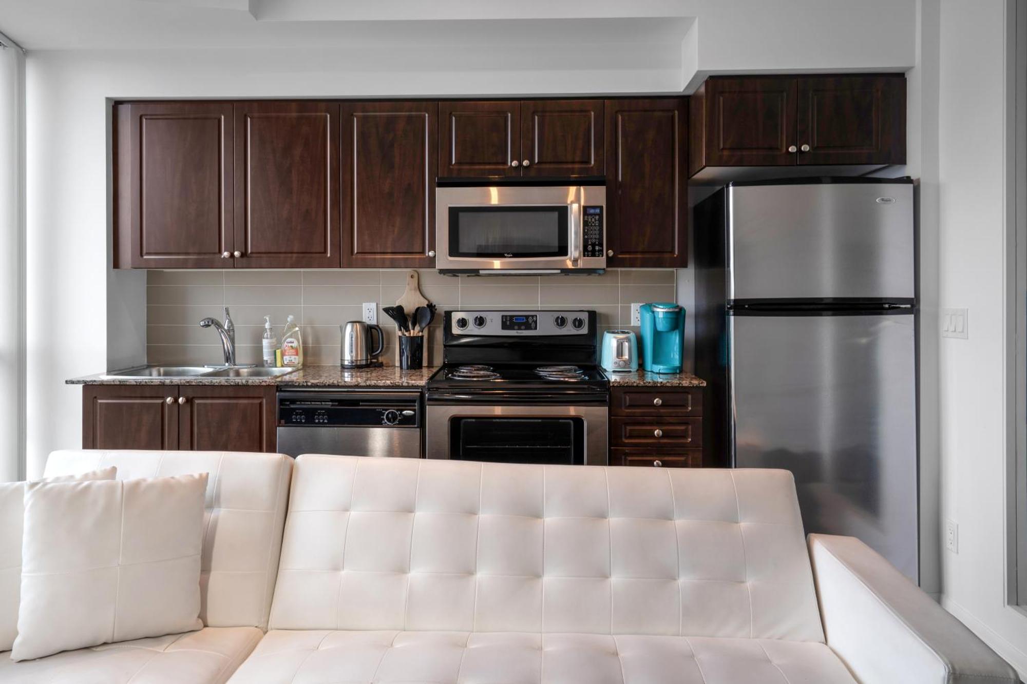 Downtown Toronto 1 Bdrm Condo With Parking And Views Екстериор снимка