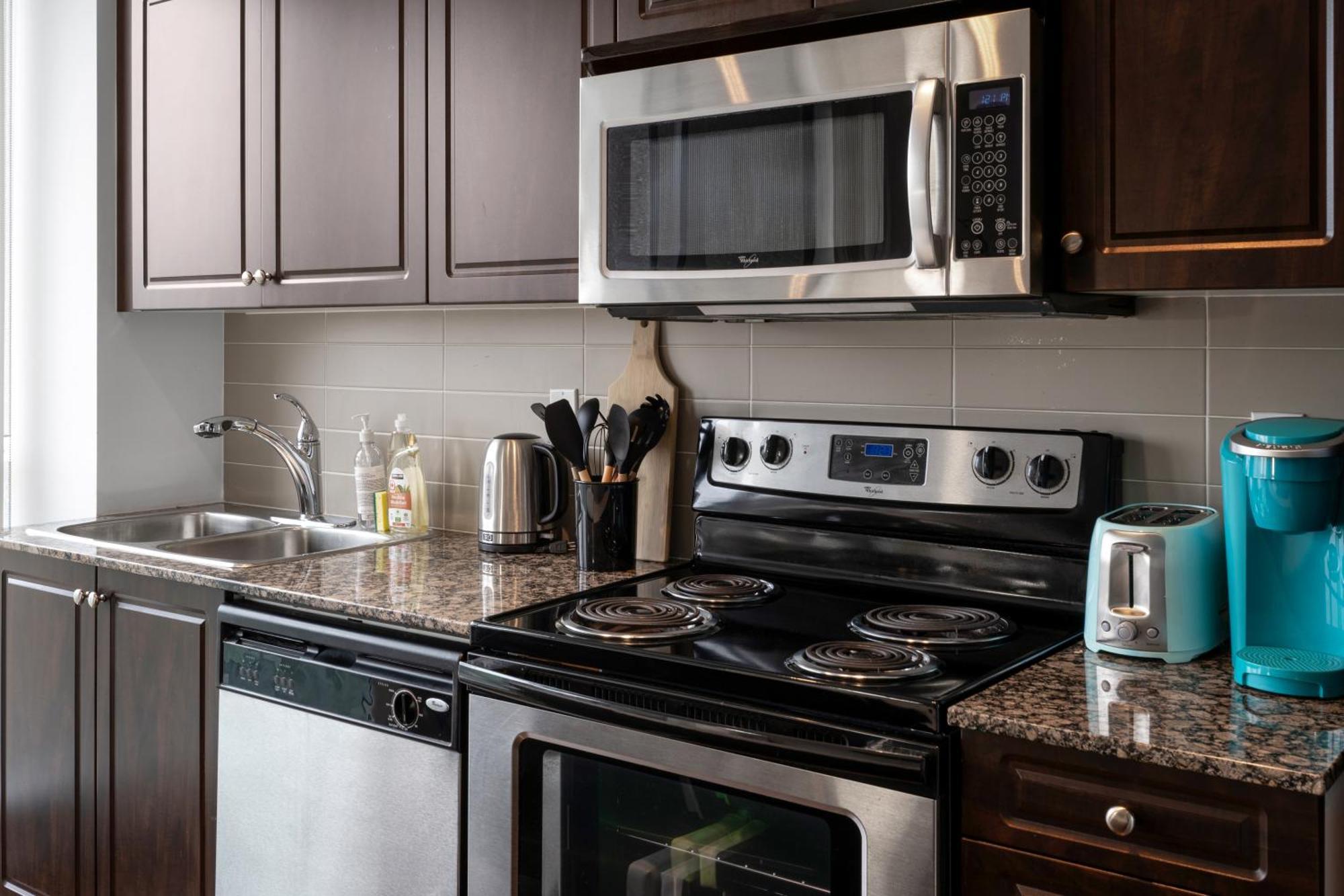 Downtown Toronto 1 Bdrm Condo With Parking And Views Екстериор снимка