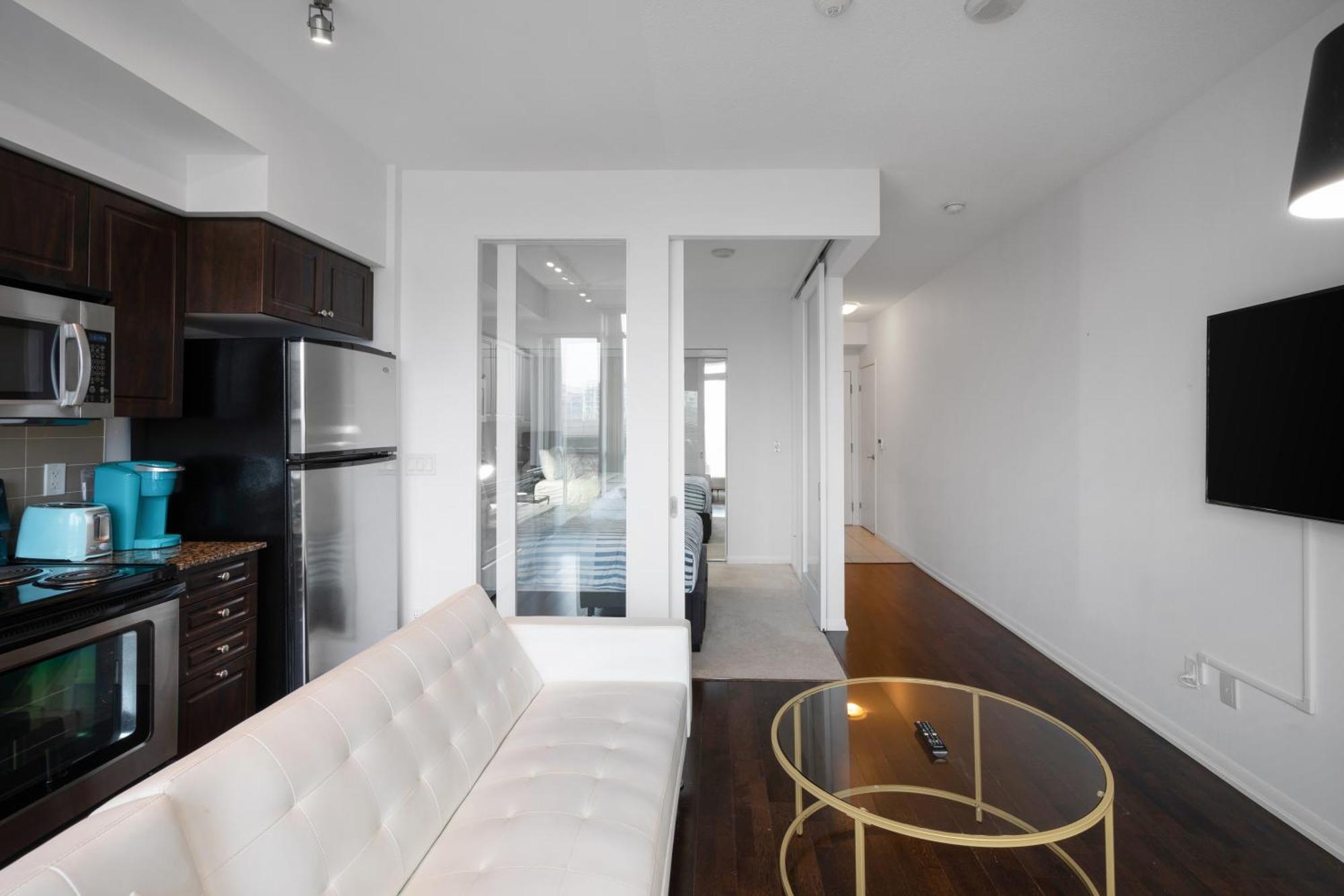 Downtown Toronto 1 Bdrm Condo With Parking And Views Екстериор снимка