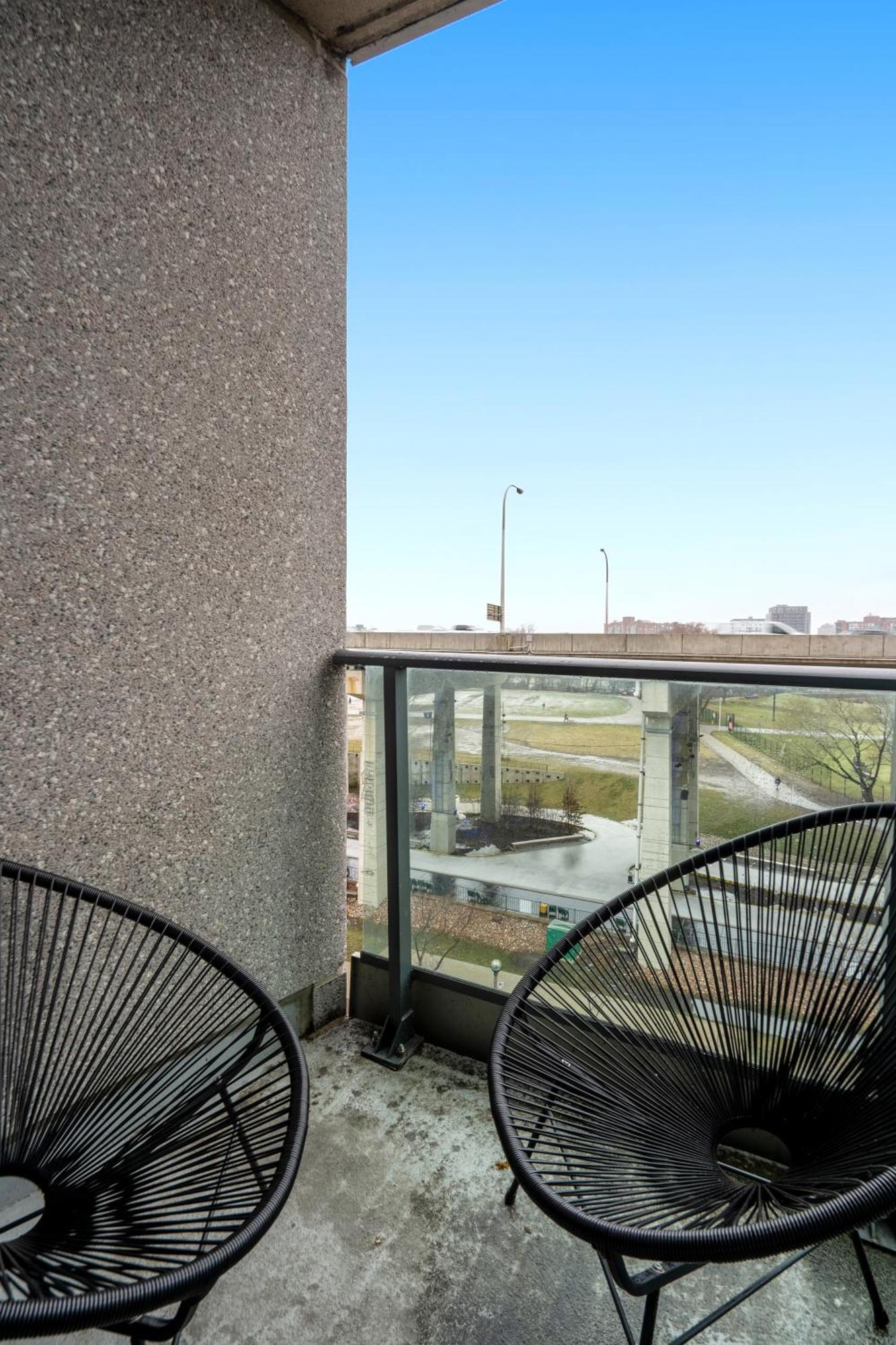 Downtown Toronto 1 Bdrm Condo With Parking And Views Екстериор снимка