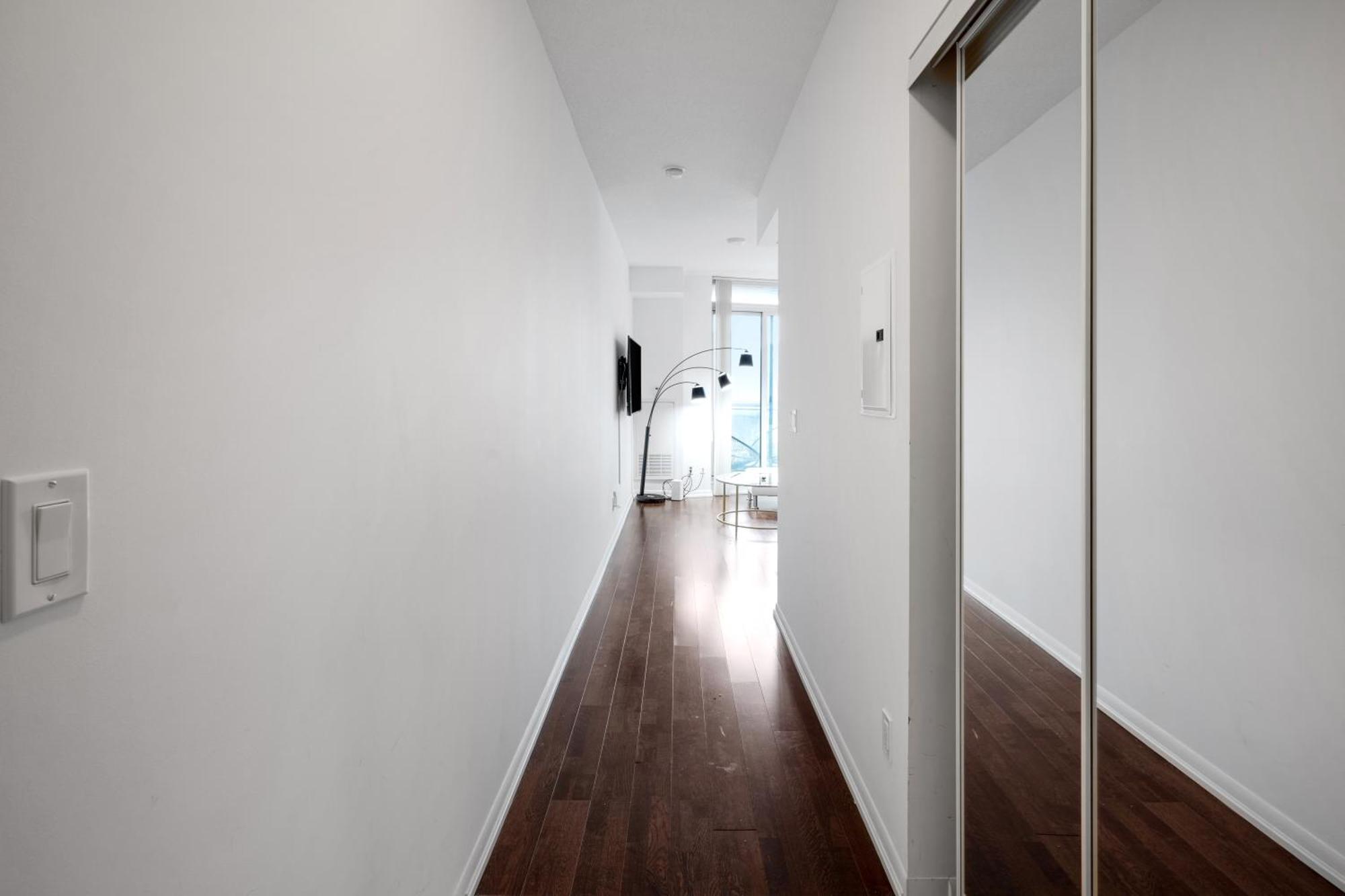 Downtown Toronto 1 Bdrm Condo With Parking And Views Екстериор снимка
