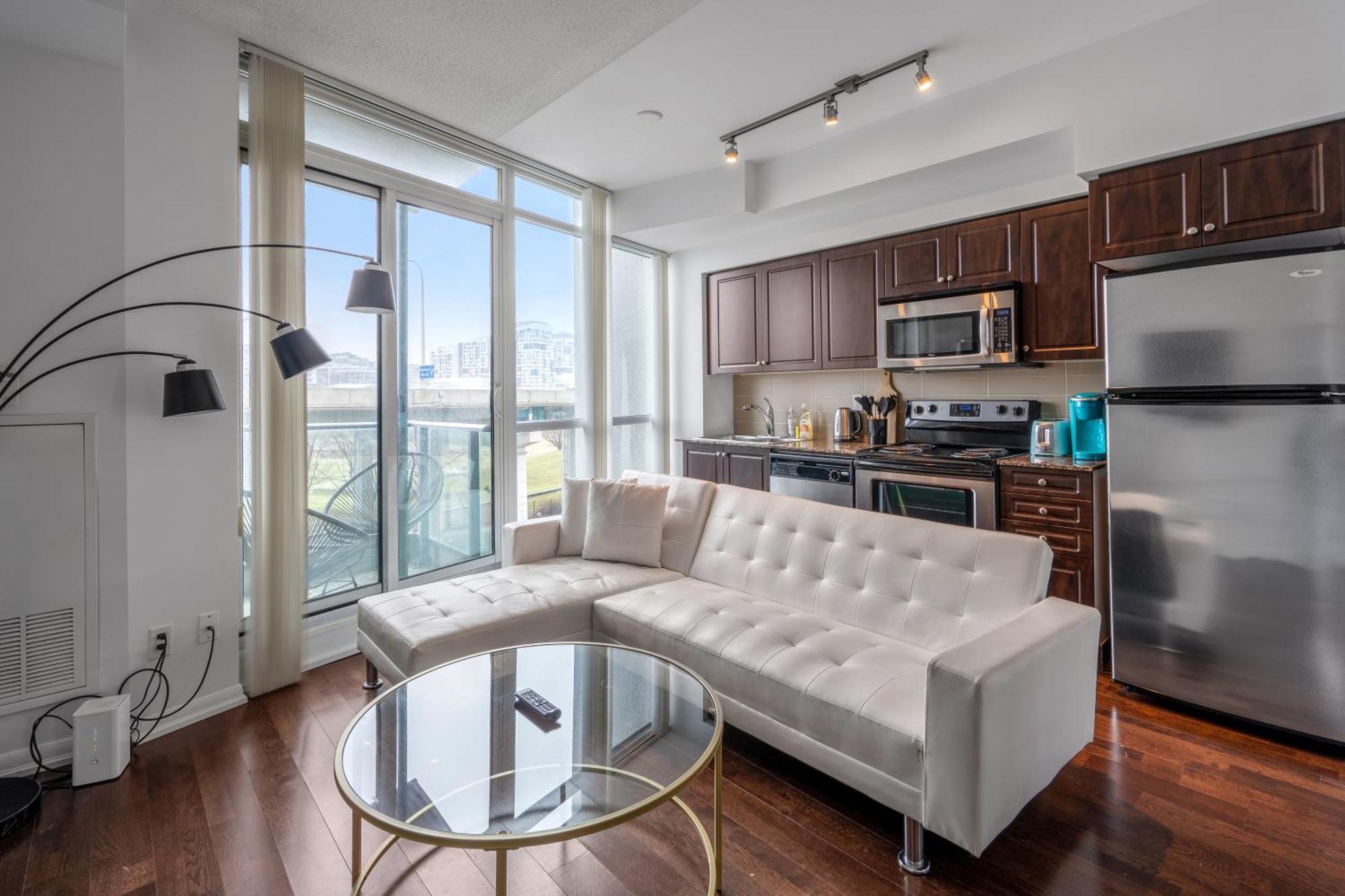 Downtown Toronto 1 Bdrm Condo With Parking And Views Екстериор снимка